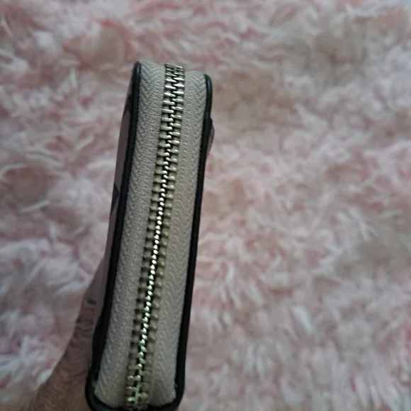 Kate Spade EUC++ Floral Long Zip Wallet (W39) - Picture 3 of 6